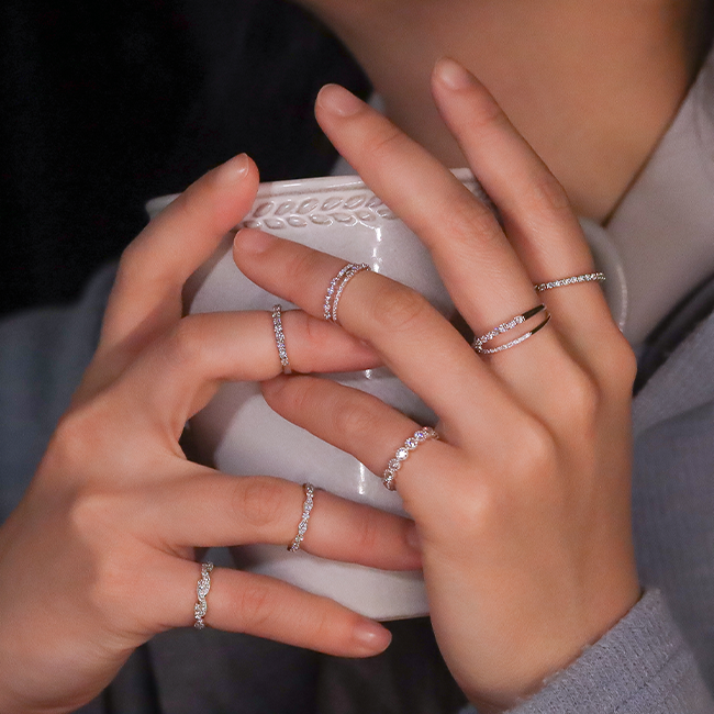 Pavé half eternity diamond ring (Pinky)